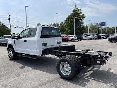 2022 Ford F-350 Super DRW 4x4, Cab Chassis #F5951 - photo 2