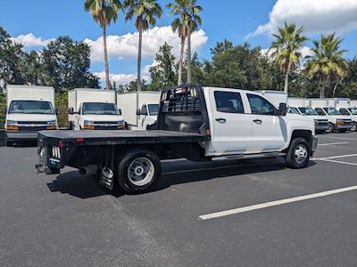 2019 Chevrolet Silverado 3500 Crew Cab DRW 4x4, Flatbed Truck #KF159164 - photo 2
