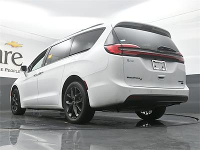 Used 2021 Chrysler Pacifica Limited AWD, Minivan for sale #HCV242432A - photo 2