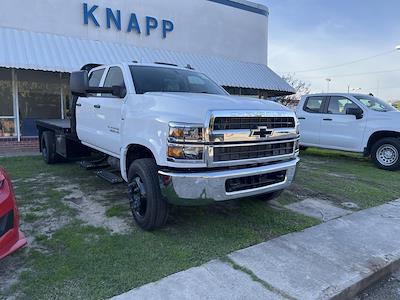 2023 Chevrolet Silverado 5500 Crew Cab DRW RWD, Flatbed Truck for sale #PH529863 - photo 1