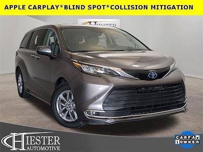 Used 2022 Toyota Sienna XLE AWD, Minivan for sale #B10487 - photo 1