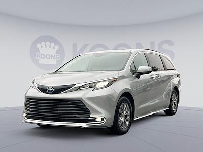 Used 2024 Toyota Sienna XLE FWD, Minivan for sale #000P8041 - photo 1