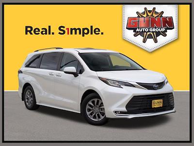 Used 2022 Toyota Sienna XLE FWD, Minivan for sale #G241700A - photo 1