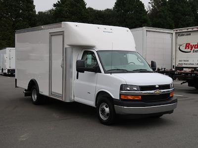 2022 Chevrolet Express 3500 4x2, Cutaway Van #PC17695 - photo 2