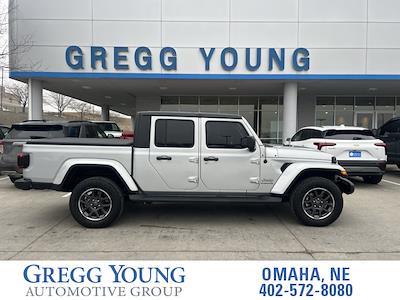 Used 2022 Jeep Gladiator Overland Crew Cab 4x4, Pickup for sale #C30578A - photo 1