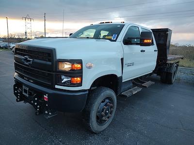 2019 Chevrolet Silverado 5500 Crew Cab DRW 4x4, Flatbed Truck for sale #CSS240670B - photo 2