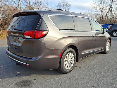 Used 2017 Chrysler Pacifica Touring L FWD, Minivan for sale #7554981 - photo 2