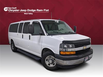 2017 Chevrolet Express 3500 SRW 4x2, Passenger Van #1DW0531 - photo 1