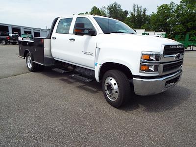 New 2023 Chevrolet Silverado 6500 Crew Cab 4x2, 9' 4" CM Truck Beds TM Deluxe Flatbed Truck for sale #27118 - photo 1