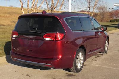 Used 2017 Chrysler Pacifica Touring L FWD, Minivan for sale #JP132256A - photo 2