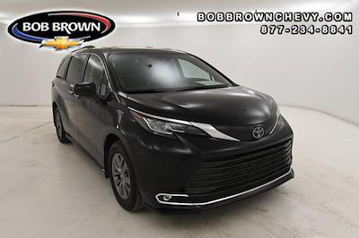 Used 2022 Toyota Sienna XLE FWD, Minivan for sale #P110534 - photo 1