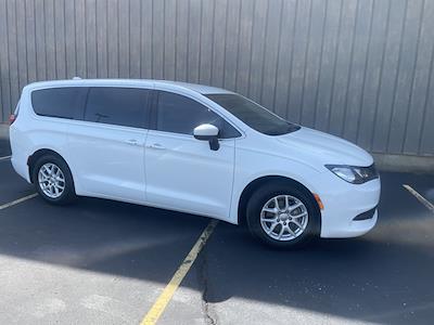 Used 2017 Chrysler Pacifica Touring FWD, Minivan for sale #R722214W - photo 1