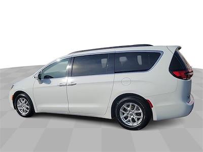 Used 2022 Chrysler Pacifica Touring L FWD, Minivan for sale #P02638 - photo 2