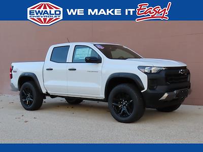 New 2024 Chevrolet Colorado Trail Boss Crew Cab 4WD, Pickup for sale #24C998 - photo 1