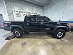 Used 2017 Toyota Tacoma TRD Off-Road Double Cab 4WD, Pickup for sale #H28932A - photo 9