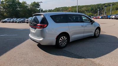 2024 Chrysler Pacifica FWD, Minivan for sale #13292 - photo 2