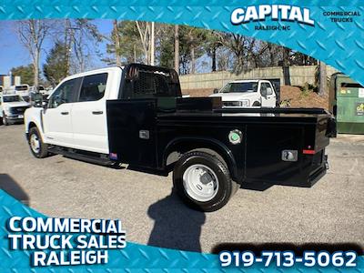 New 2023 Ford F-350 Crew Cab RWD, Knapheide PGND Gooseneck Flatbed Truck for sale #2798540 - photo 2