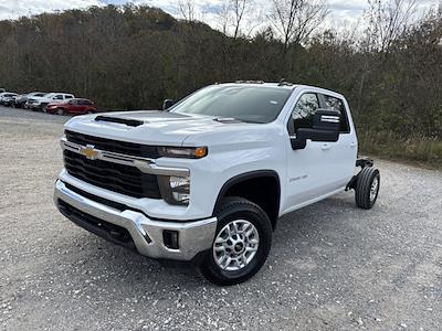 New 2025 Chevrolet Silverado 2500 LT Crew Cab 4WD, Cab Chassis for sale #77847 - photo 1