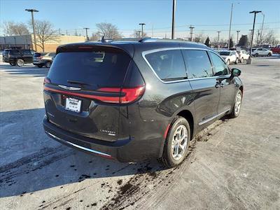 Used 2021 Chrysler Pacifica Limited AWD, Minivan for sale #T21022 - photo 2