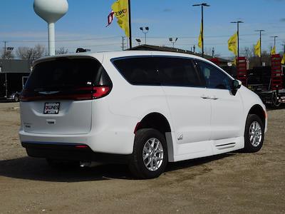 Used 2023 Chrysler Pacifica Touring L FWD, Mobility for sale #04P1202 - photo 2
