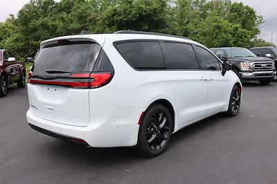 Used 2024 Chrysler Pacifica Touring L FWD, Minivan for sale #24604A - photo 2
