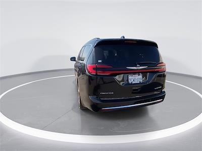 Used 2022 Chrysler Pacifica Limited FWD, Minivan for sale #RD15031 - photo 2