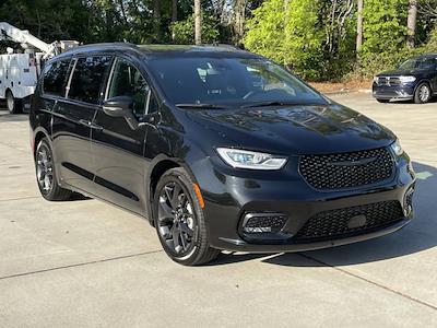 Used 2023 Chrysler Pacifica Touring L FWD, Minivan for sale #R04486A - photo 1