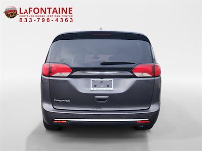 Used 2020 Chrysler Pacifica Touring L FWD, Minivan for sale #1U7325P - photo 2