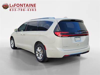 Used 2021 Chrysler Pacifica Touring L AWD, Minivan for sale #24U2439A - photo 2