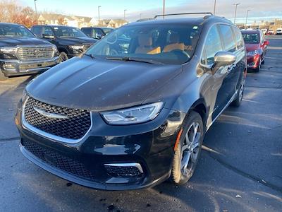 Used 2021 Chrysler Pacifica Pinnacle AWD, Minivan for sale #4U0913N - photo 1