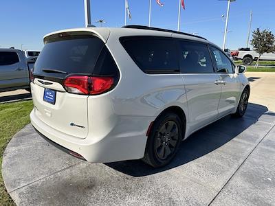 Used 2020 Chrysler Pacifica Touring L FWD, Minivan for sale #RGA89610A - photo 2