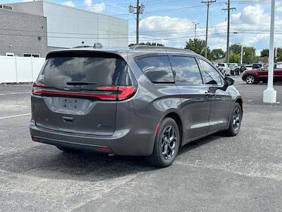 Used 2021 Chrysler Pacifica Limited FWD, Minivan for sale #MR587241 - photo 2