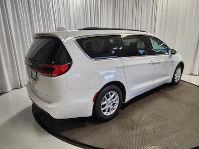 Used 2022 Chrysler Pacifica Touring L FWD, Minivan for sale #B21558 - photo 2