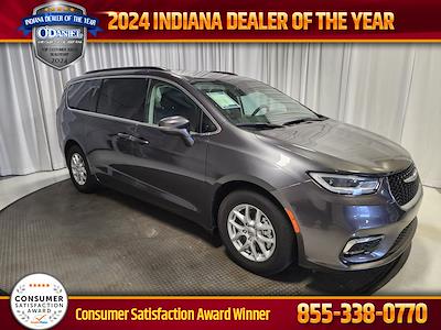 Used 2022 Chrysler Pacifica Touring L FWD, Minivan for sale #B21888 - photo 1