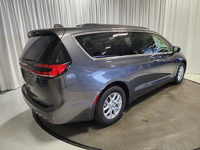 Used 2022 Chrysler Pacifica Touring L FWD, Minivan for sale #B21888 - photo 2