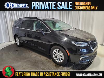 Used 2022 Chrysler Pacifica Touring L FWD, Minivan for sale #B21889 - photo 1