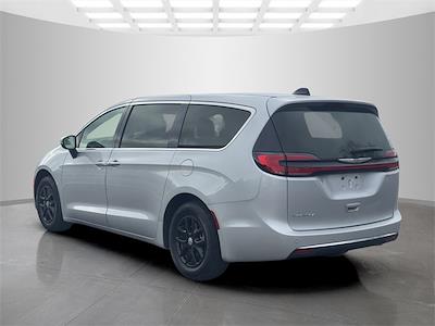 Used 2023 Chrysler Pacifica Touring L FWD, Minivan for sale #M566533S - photo 2