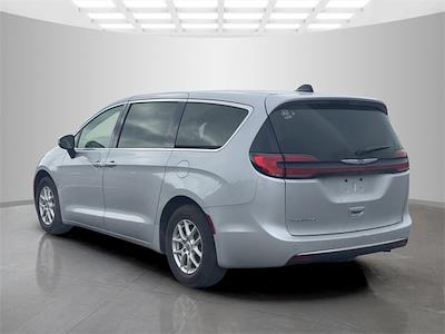 Used 2023 Chrysler Pacifica Touring L FWD, Minivan for sale #M566548S - photo 2