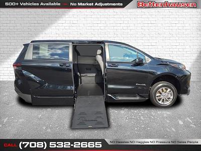 Used 2024 Toyota Sienna LE FWD, Mobility for sale #H0083 - photo 1