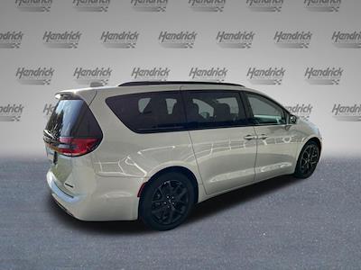 2022 Chrysler Pacifica FWD, Minivan #P72672 - photo 2
