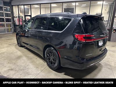 Used 2022 Chrysler Pacifica Touring L FWD, Minivan for sale #C8768 - photo 2