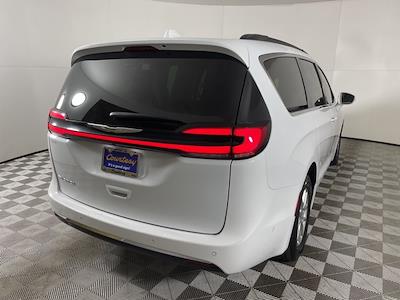 Used 2022 Chrysler Pacifica Touring L FWD, Minivan for sale #MMR08091 - photo 2
