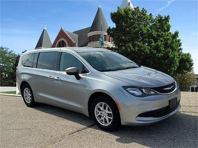 Used 2017 Chrysler Pacifica Touring FWD, Minivan for sale #8739 - photo 1