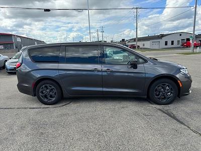 Used 2022 Chrysler Pacifica Limited FWD, Minivan for sale #P8932 - photo 2