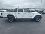 2022 Jeep Gladiator Crew Cab 4WD, Pickup for sale #557397A - photo 32