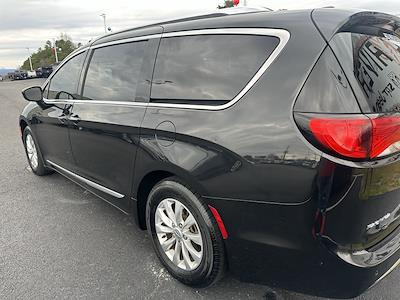 Used 2018 Chrysler Pacifica Touring L FWD, Minivan for sale #629485A - photo 2