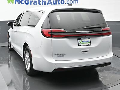 Used 2023 Chrysler Pacifica Touring L FWD, Minivan for sale #D13534 - photo 2