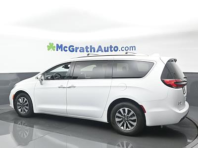 Used 2021 Chrysler Pacifica Touring L FWD, Minivan for sale #D13608 - photo 2