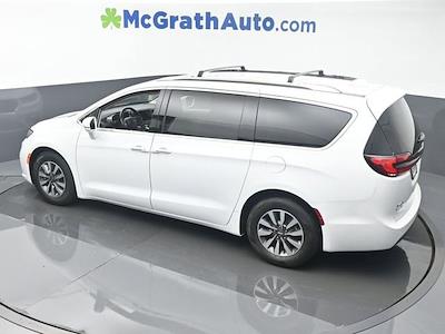 Used 2021 Chrysler Pacifica Touring L FWD, Minivan for sale #Q31041 - photo 2