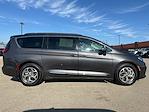 Used 2022 Chrysler Pacifica Limited FWD, Minivan for sale #Q51736A - photo 3